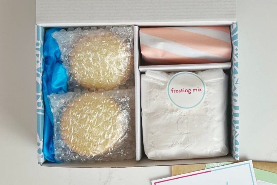 Comparison of different packaging box lining materials for various products