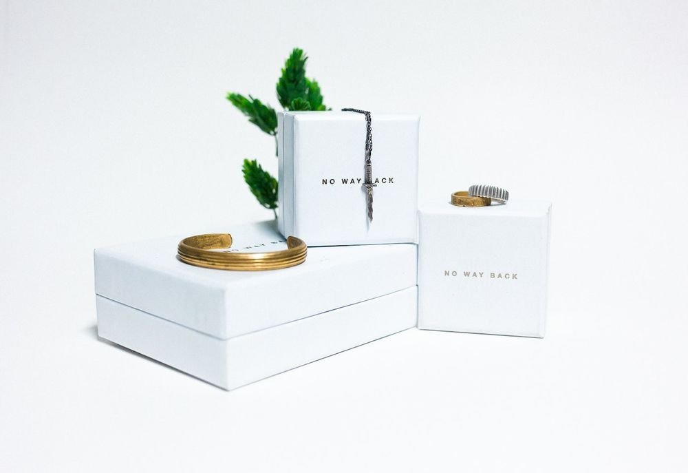 How customized paper jewelry packaging can help brand differentiation and marketing strategies