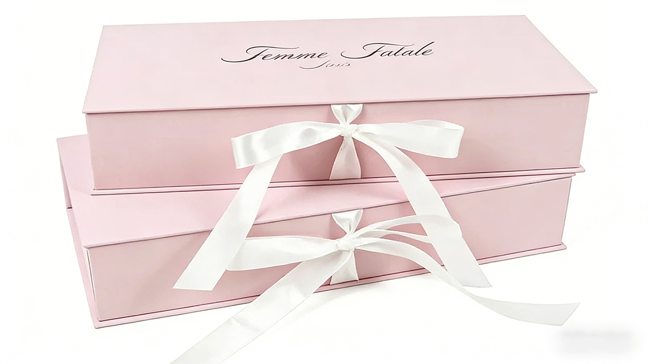 Luxury cardboard box with magnetic suction cover specially designed for designer clothing